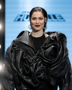 Jenni Vartiaisen puoliso on Sami Salmenkivi.