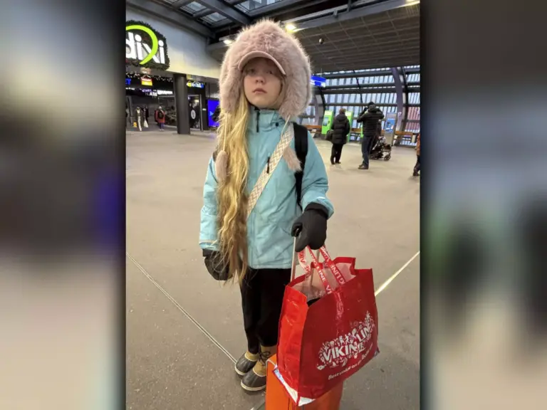 Poliisi julkaisi keskiviikkona tunnistuskuvan kadonneesta lapsesta.