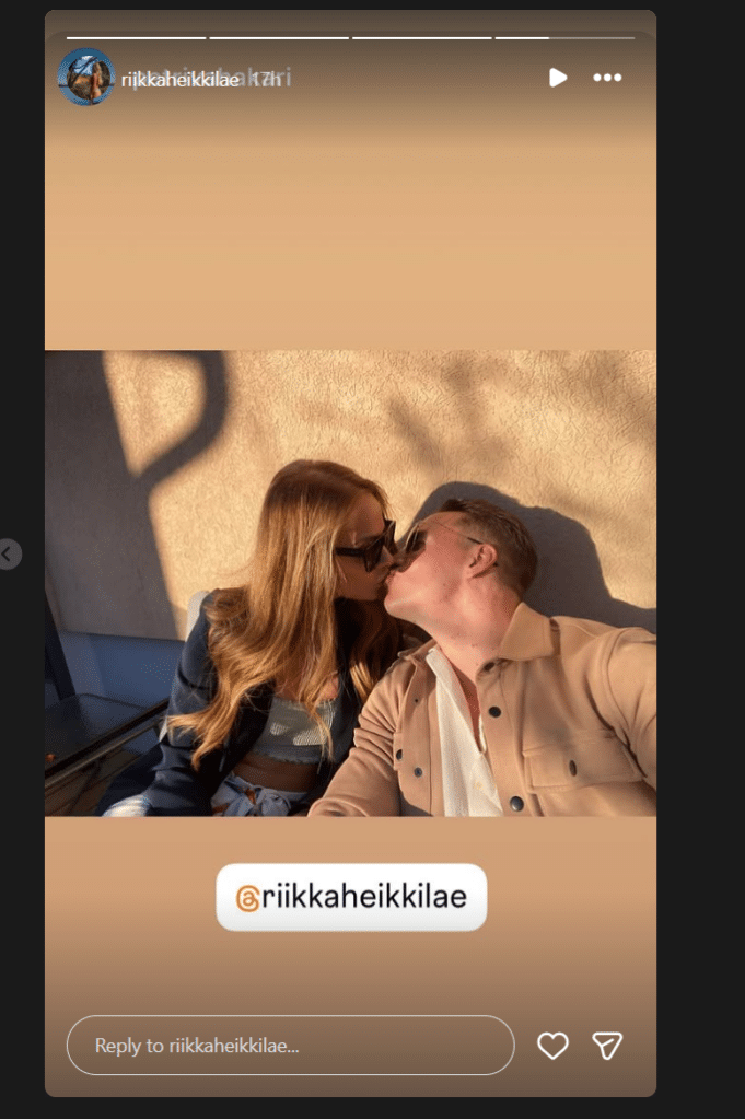Riikka Heikkilän ja Petri Vähäkärin kuuma suudelma vappuna.