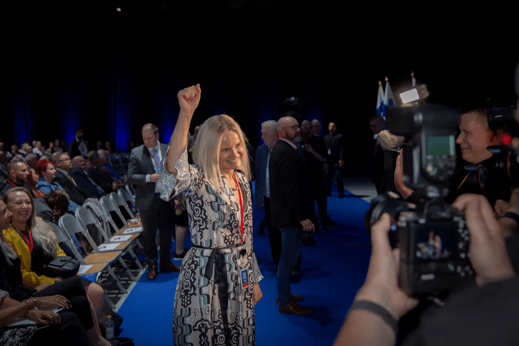 Riikka Purra Perussuomalaisten puoluekokouksessa Seinäjoella vuonna 2021