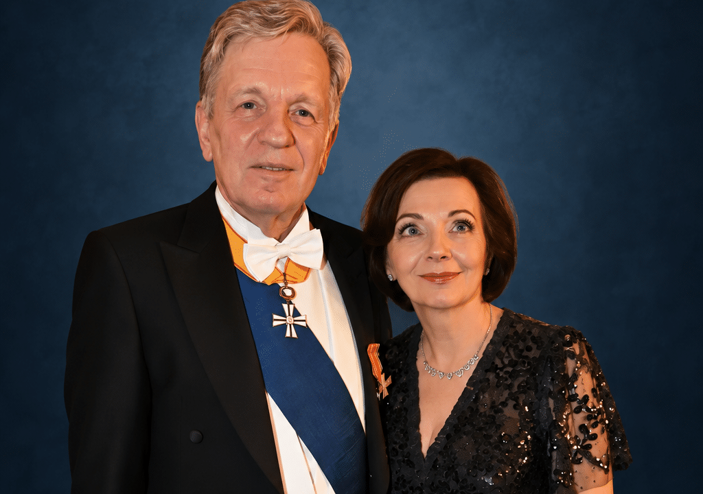 Esko Aho sai vaimonsa Kirsti Aho kanssa neljä lasta: Antti, Jukka, Elina ja Pekka